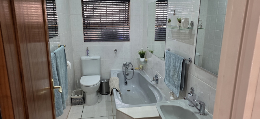 3 Bedroom Property for Sale in Roylglen Gardens Northern Cape